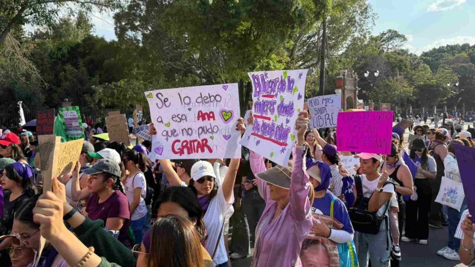 Detienen a 25 Hombres Durante Marcha del 8M en el Centro Histórico de Querétaro