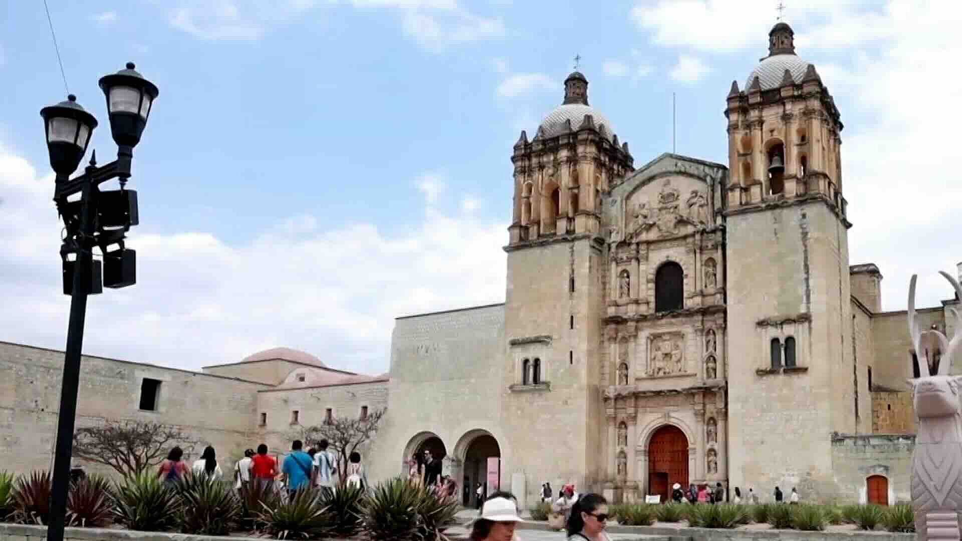 Oaxaca Recibe a Miles de Turistas por Puente de Benito Juárez en su Centro Histórico