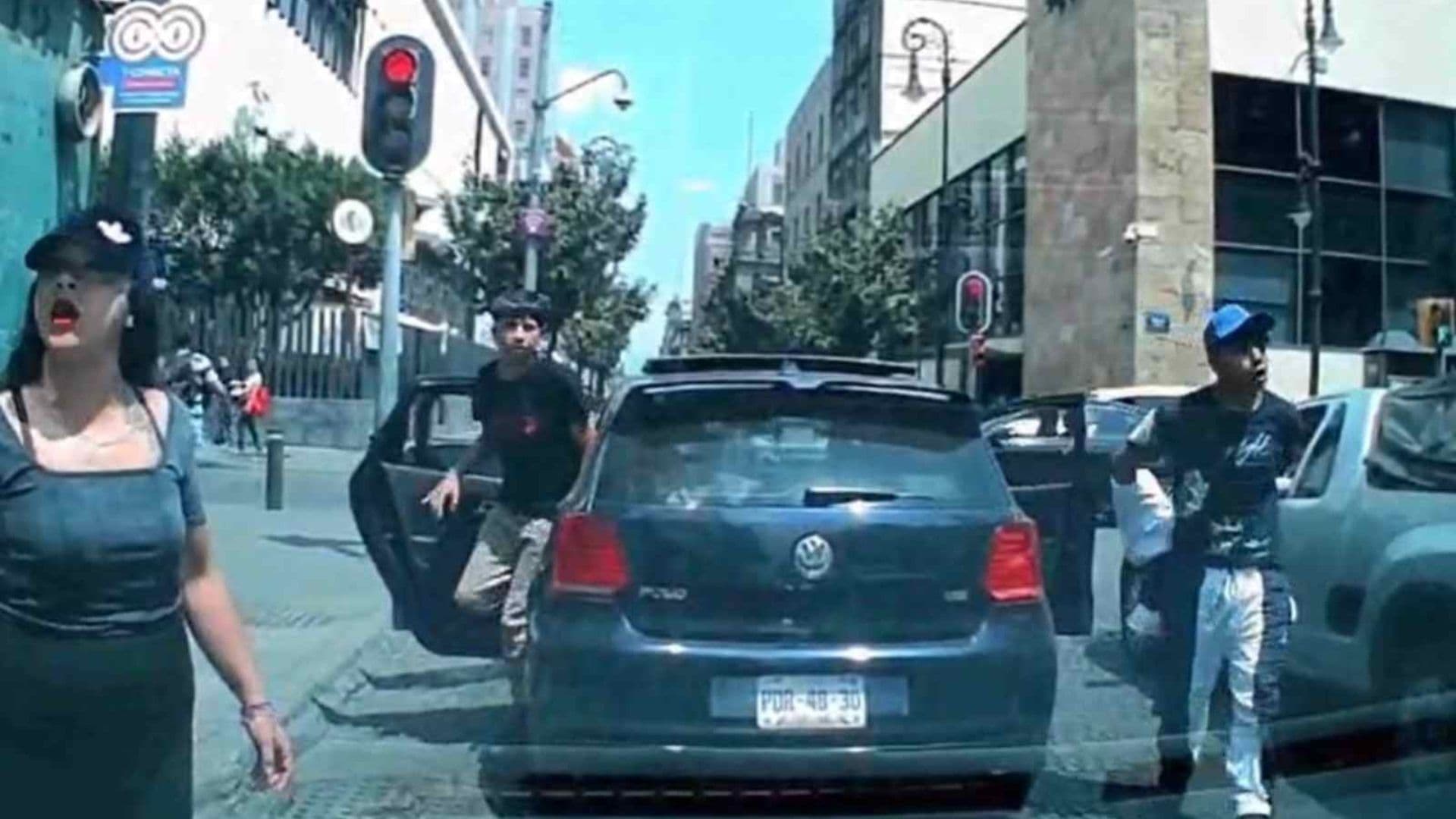 Automovilista Es Interceptado y Agredido por 3 Sujetos en Isabel La Católica en Centro Histórico