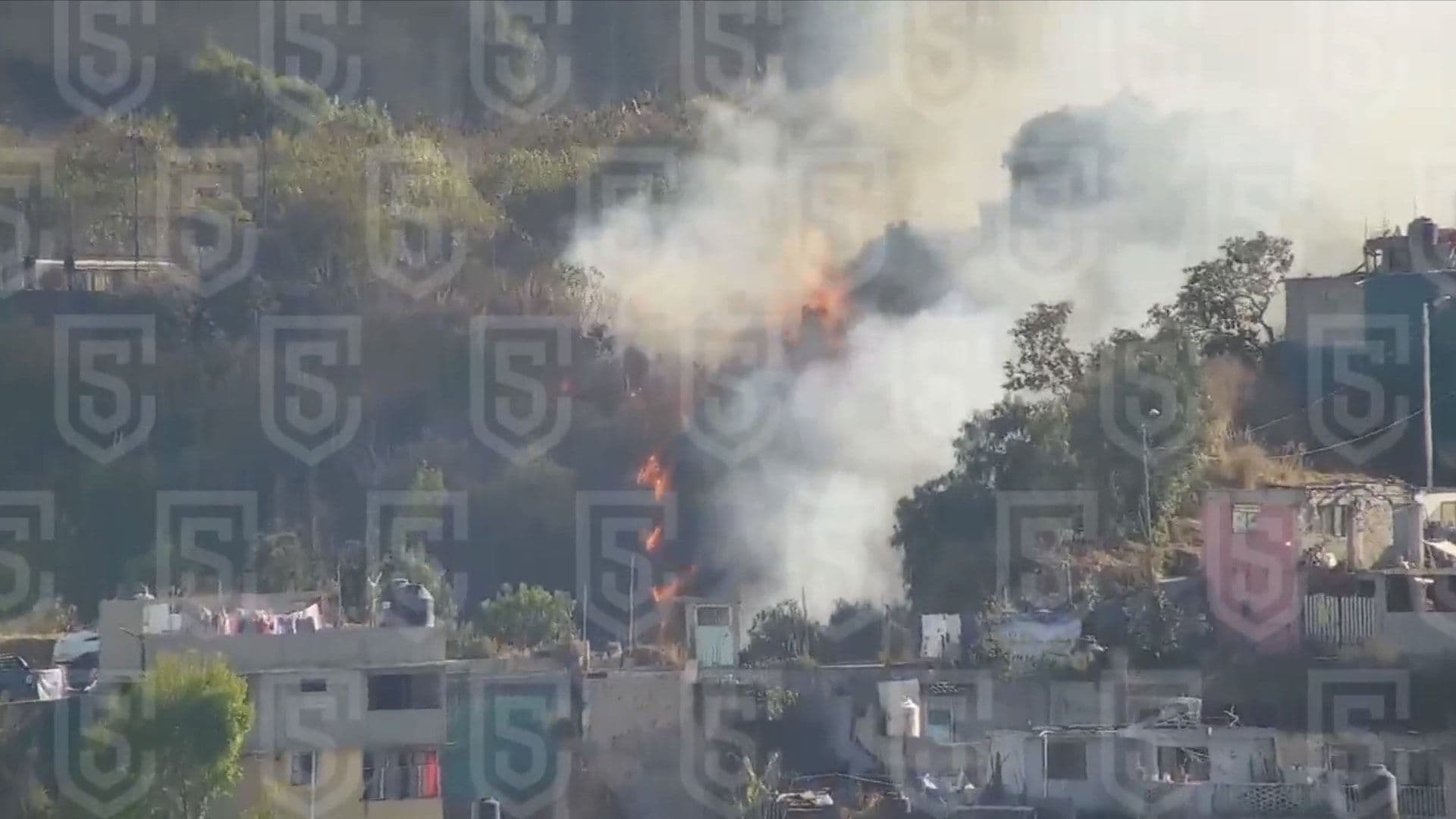 Incendio Hoy en Naucalpan, Edomex: Reportan Fuego en Pastizal en Colonia Minas Coyote