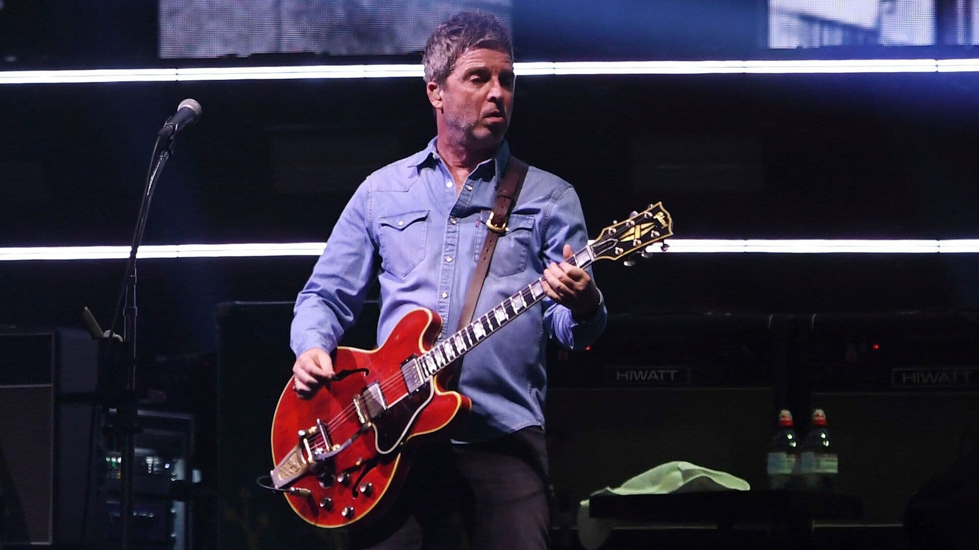 Piezas de John Lennon, Michael Jackson y Oasis, Entre Tesoros Pop-Rock A Subasta en Londres