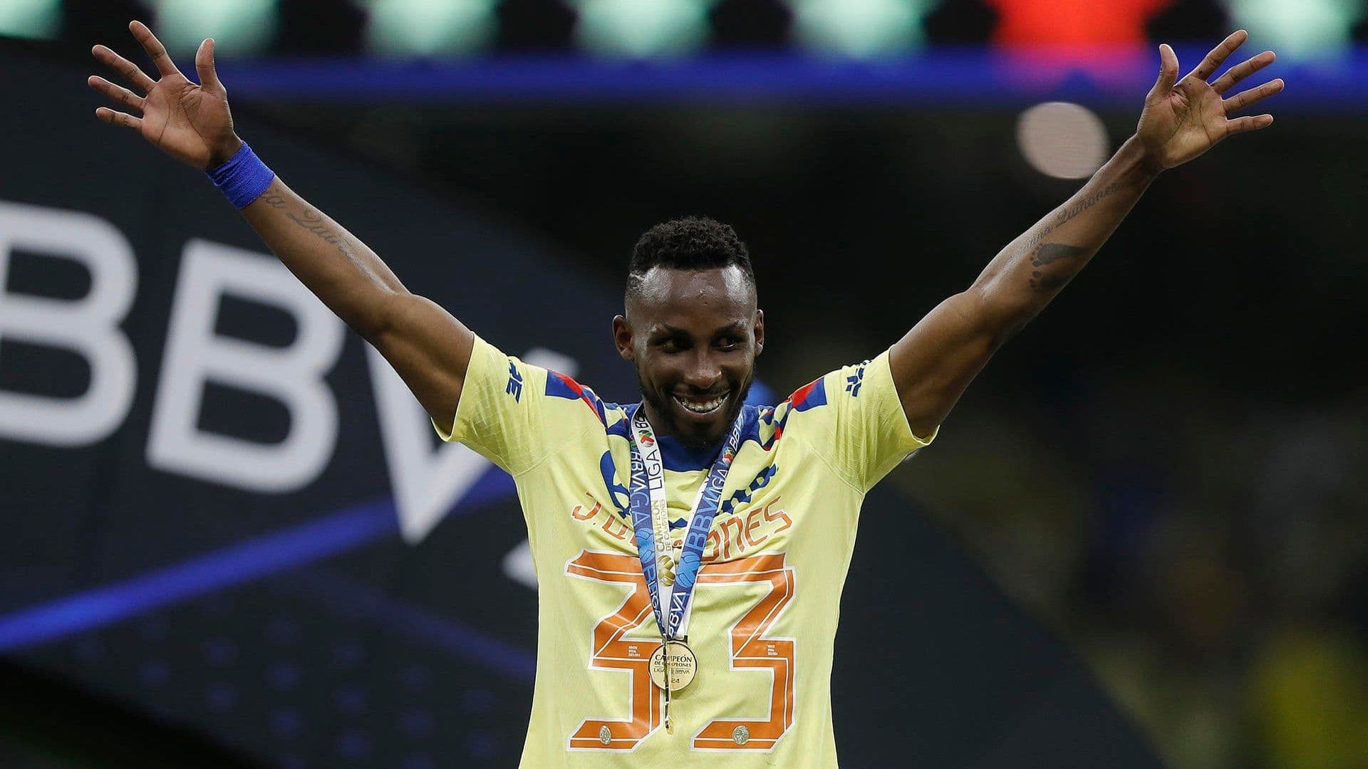 ¡Deja el Nido! Julián Quiñones Saldrá del América para Jugar en el Futbol Árabe