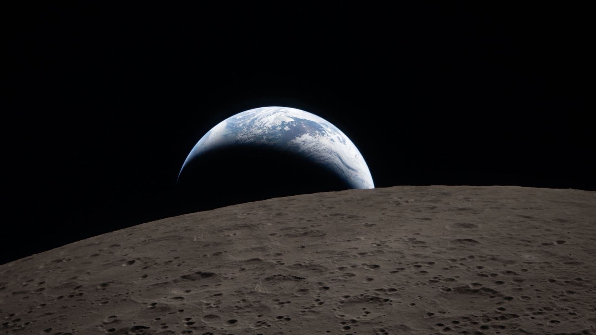 Foto Histórica de la NASA: Así Se Ve la Tierra Desde el Lado Oscuro de la Luna