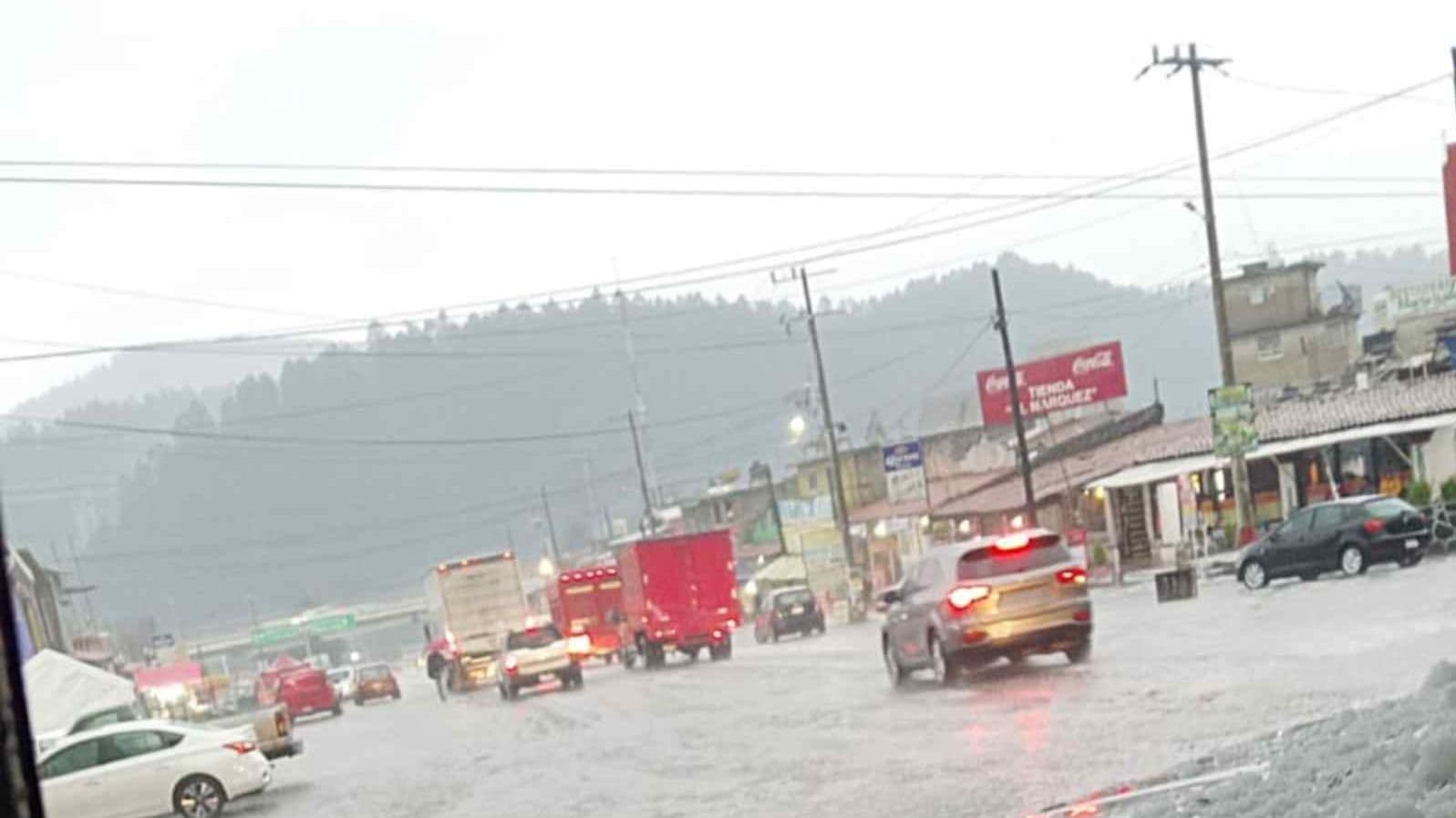 Inundaciones en Edomex Complican Tránsito en Coacalco; Granizo Cubre La Marquesa