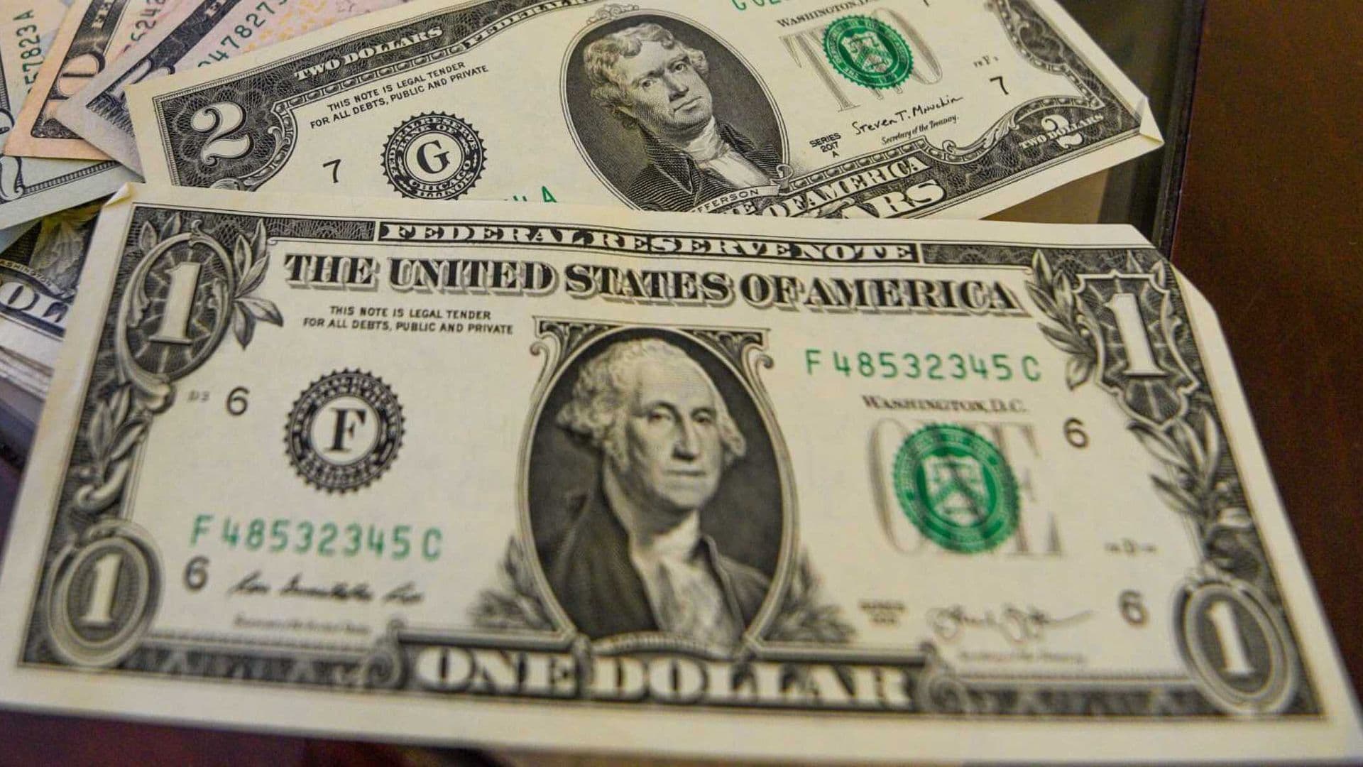 Así Está el Precio del Dólar Hoy, Lunes 27 de Abril de 2026