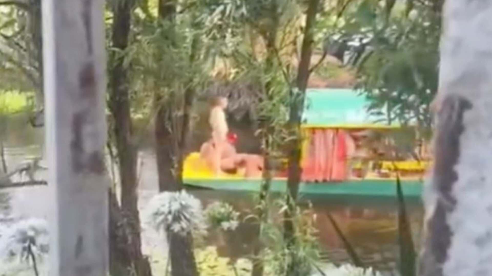 VIDEO: Captan Desnudos a Turistas Extranjeros en Trajinera de Xochimilco, CDMX