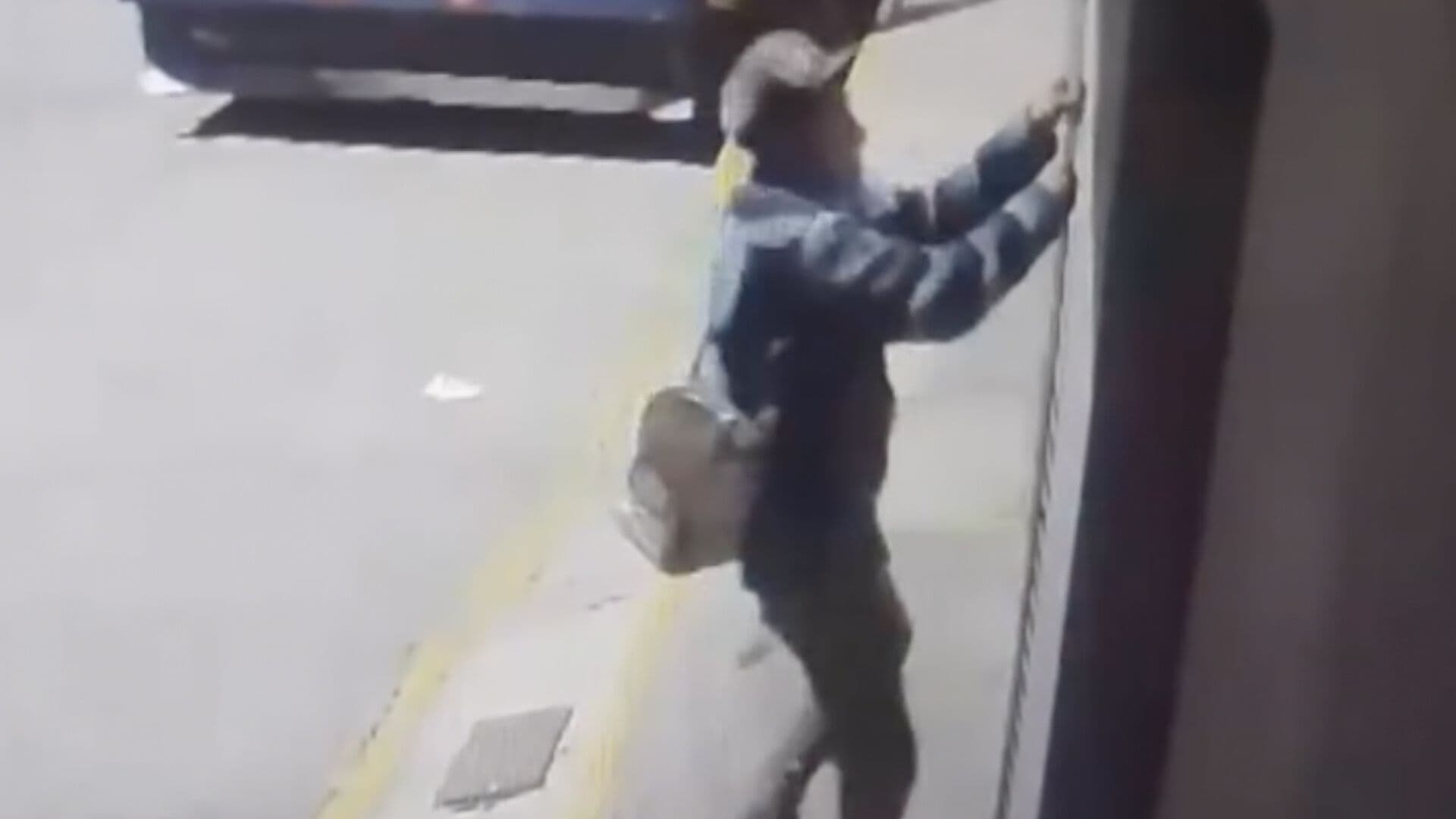 Video Ladrón Robo Tubería Vivienda Calle Xoloc Ignacio Romero Vargas Puebla
