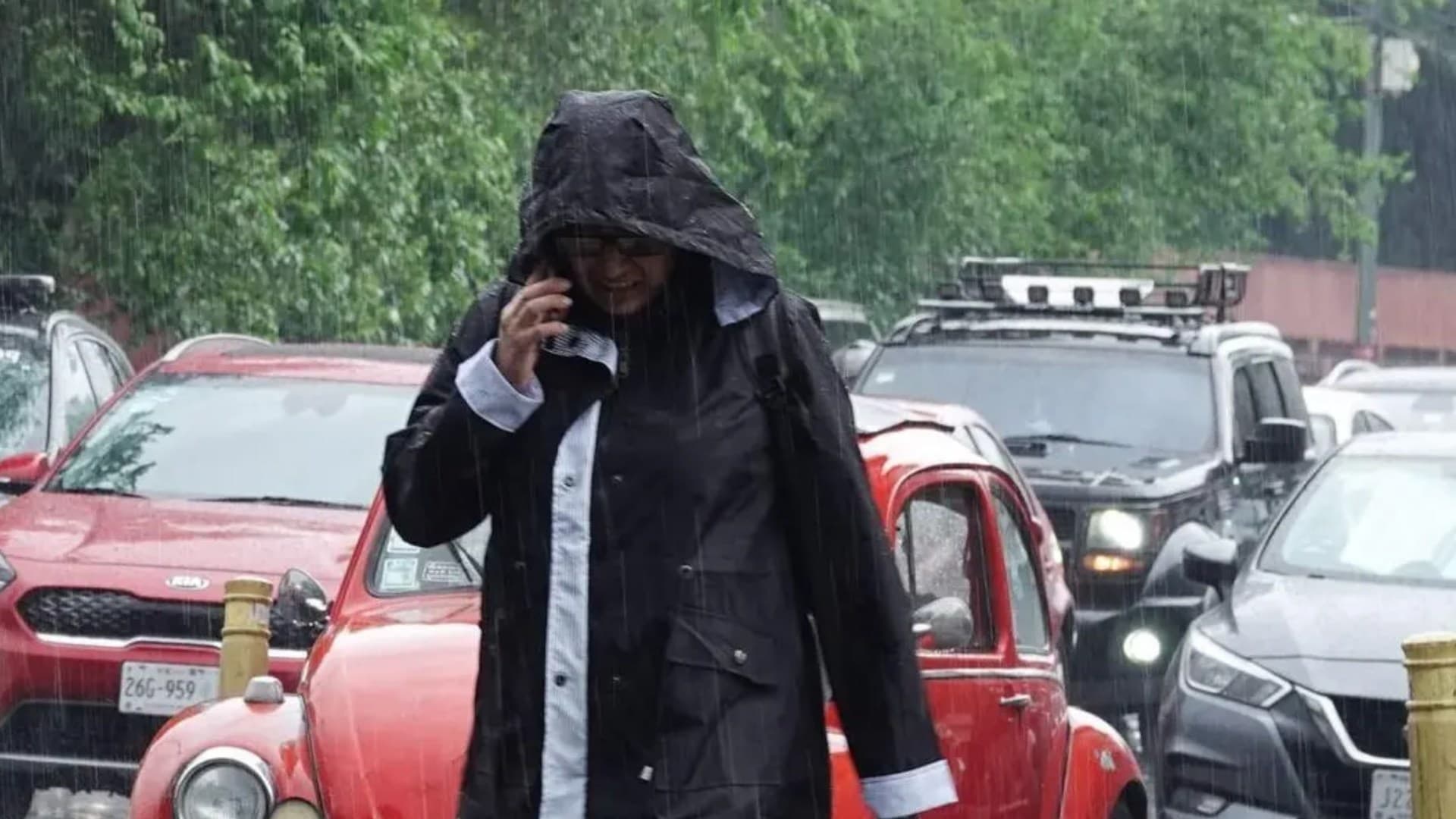 Vientos Intensos y Lluvias Ligeras Afectarán Hoy a Baja California